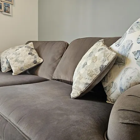 Sea Air, The Bay, 2 Bedroom 2 Bathroom First Floor Apartment, 2 Dogs Welcome Feriehus