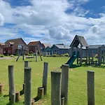 Sea Air, The Bay, 2 Bedroom 2 Bathroom First Floor Apartment, 2 Dogs Welcome *