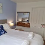 Sea Air, The Bay, 2 Bedroom 2 Bathroom First Floor Apartment, 2 Dogs Welcome *