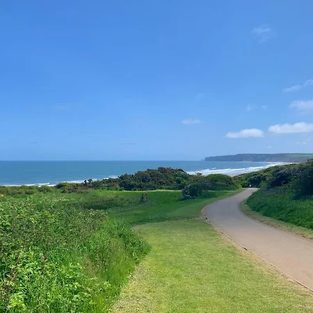 Sea Air At The Bay Filey, Sleeps 4, 2 Dogs Welcome For Free Too