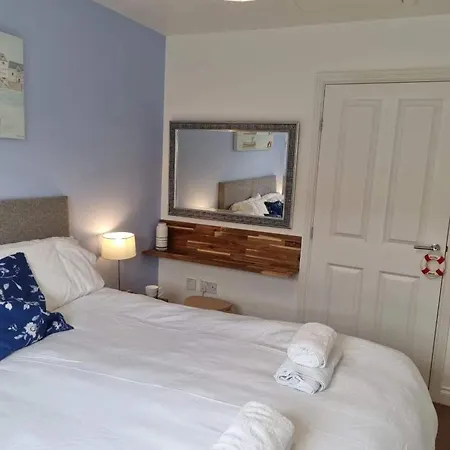 Sea Air, The Bay, 2 Bedroom 2 Bathroom First Floor Apartment, 2 Dogs Welcome *