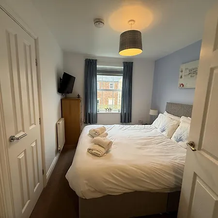 Sea Air, The Bay, 2 Bedroom 2 Bathroom First Floor Apartment, 2 Dogs Welcome *