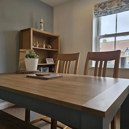 Sea Air, The Bay, 2 Bedroom 2 Bathroom First Floor Apartment, 2 Dogs Welcome Semesterbostad