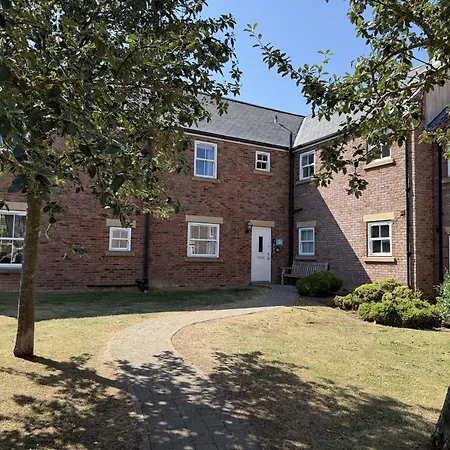 Sea Air, The Bay, 2 Bedroom 2 Bathroom First Floor Apartment, 2 Dogs Welcome *