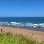 Sea Air, The Bay, 2 Bedroom 2 Bathroom First Floor Apartment, 2 Dogs Welcome Dom wakacyjny